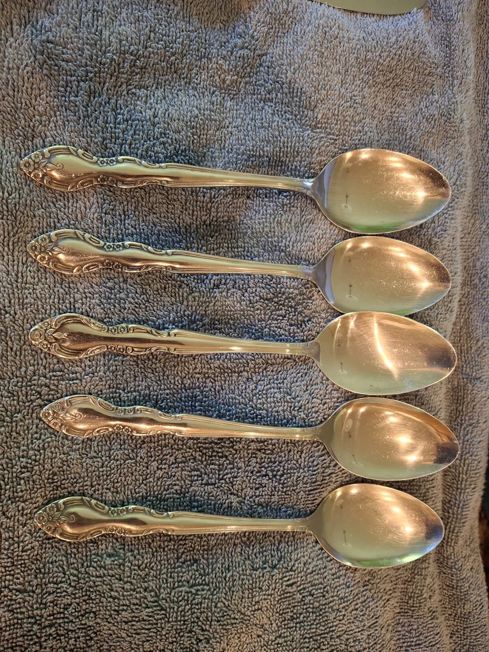 Ornate Stainless Steel Flatware Set - Polished Silver Finish 14 Pieces